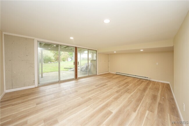 Building Photo - 100 Bridle Ln