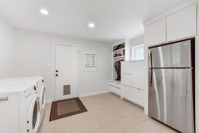 Building Photo - 12326 Old Oaks Dr
