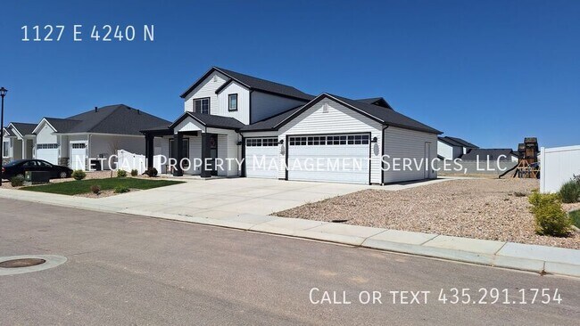 Building Photo - 1127 4240 N
