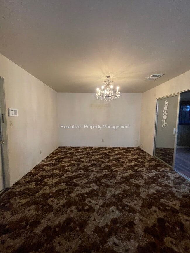 Building Photo - 7126 Louise Ave