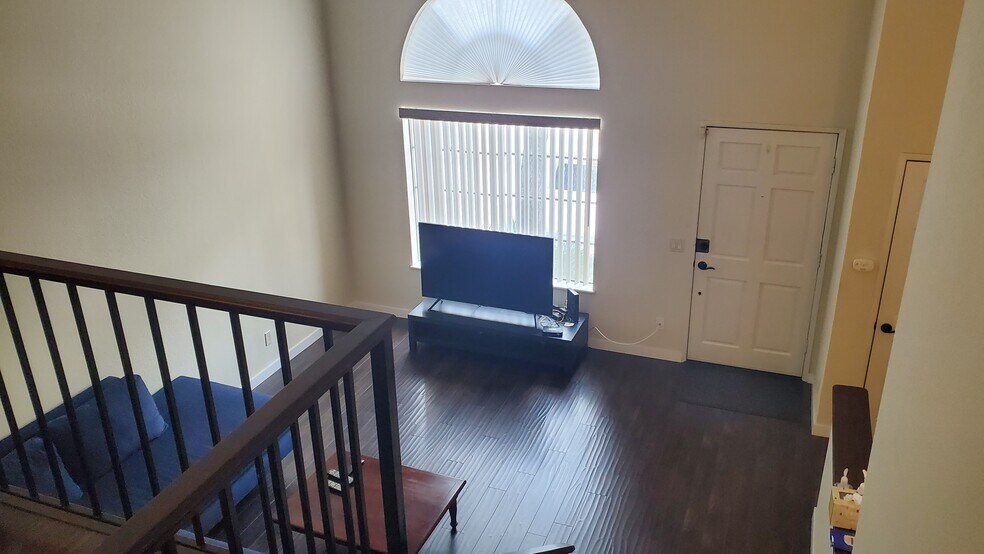 Primary Photo - 8741 Darby Ave