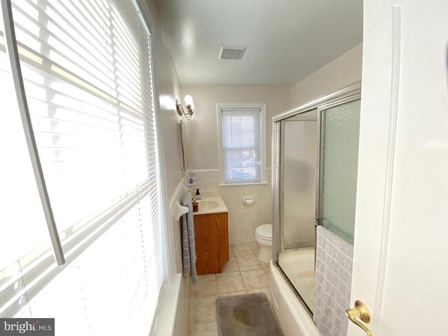 Building Photo - 706 S Fayette St