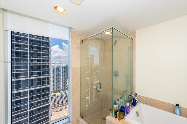 Building Photo - 475 Brickell Ave