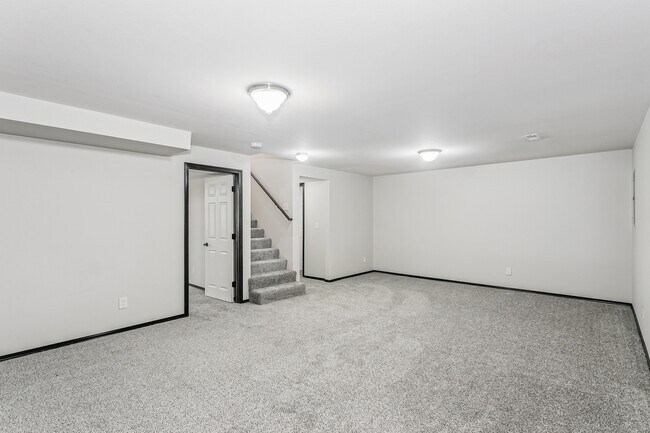 Building Photo - 318 Harvest Ln