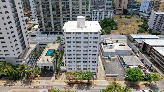 Building Photo - 2442 Kuhio Ave