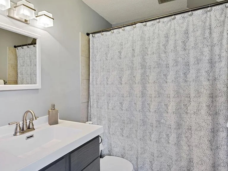 Bathroom - 3935 Hubbard Ave N