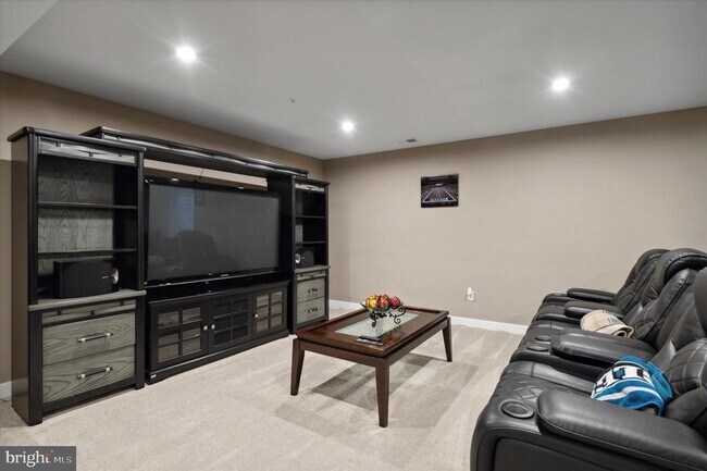 Building Photo - 1215 Benjamin Dr