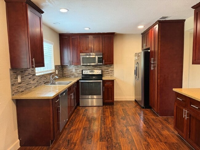 Building Photo - Unique 5 Bedroom 2 Story w/ Solar Suisun *...