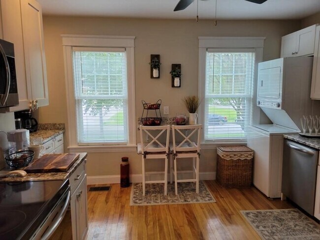 Building Photo - 352 Chandler St