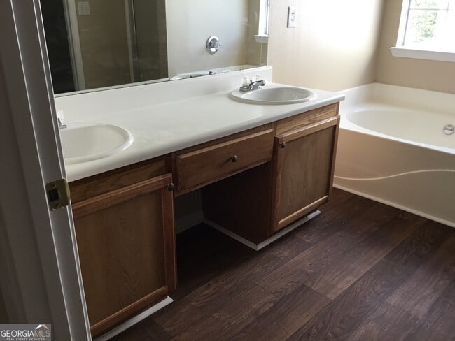 Building Photo - 4132 Ravenwood Ct