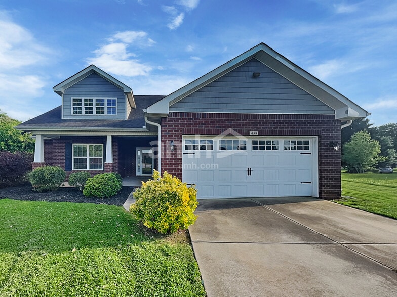 Primary Photo - 439 W Rustling Leaves Ln