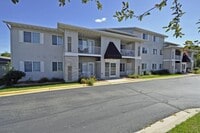 Building Photo - Great Willows condo w/great deck area!