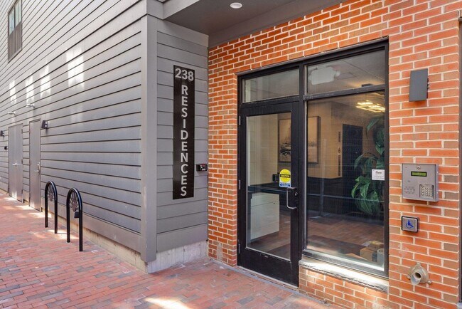 Building Photo - 238 Deer St