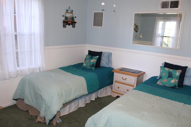 Building Photo - 23984 Skyland Dr