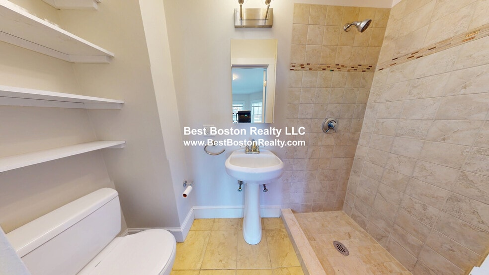 Building Photo - 156 School St