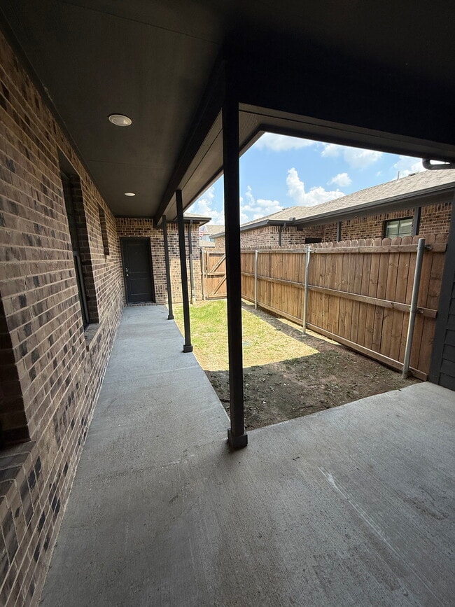Building Photo - Willow Crossing East, Willow Park, TX 76008 - 3 BR 3 BA townhouse