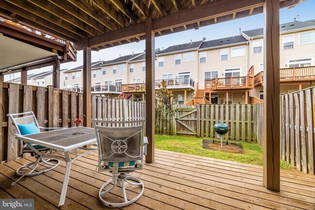 Building Photo - 575 Edmonton Terrace NE