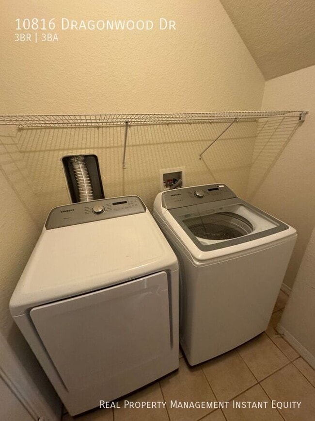 Building Photo - 10816 Dragonwood Dr