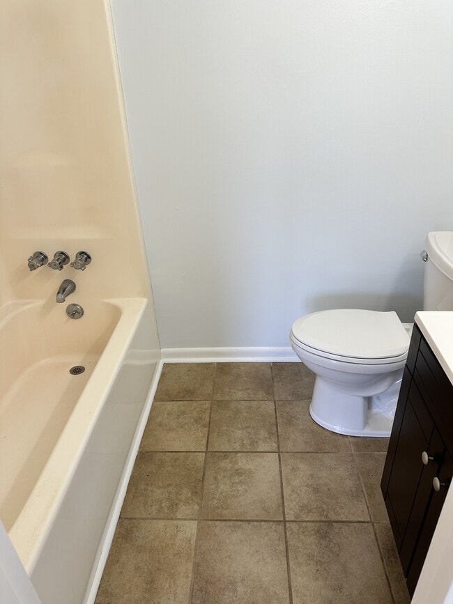 Building Photo - 115 Fieldcrest Dr