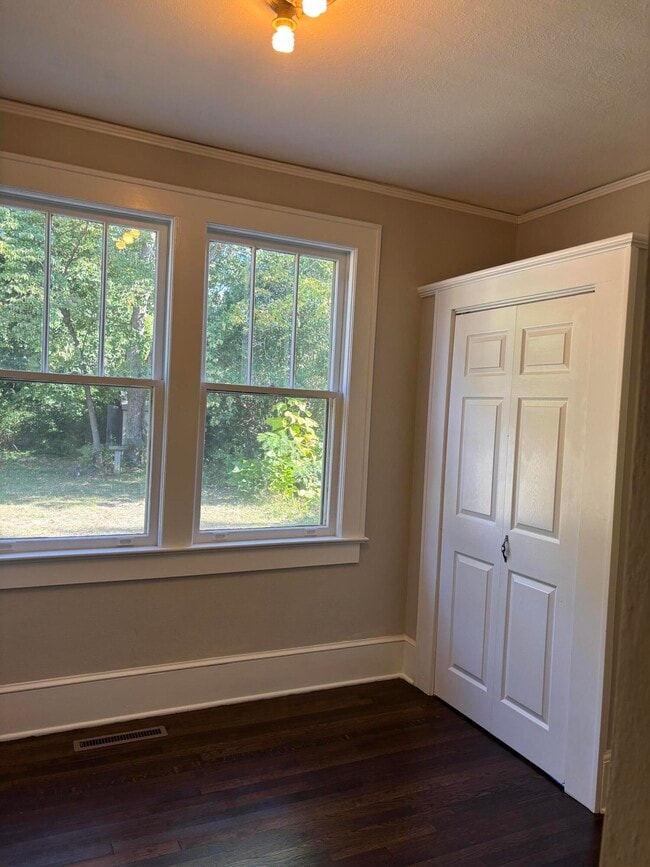 Building Photo - 41 W Charlotte Ave