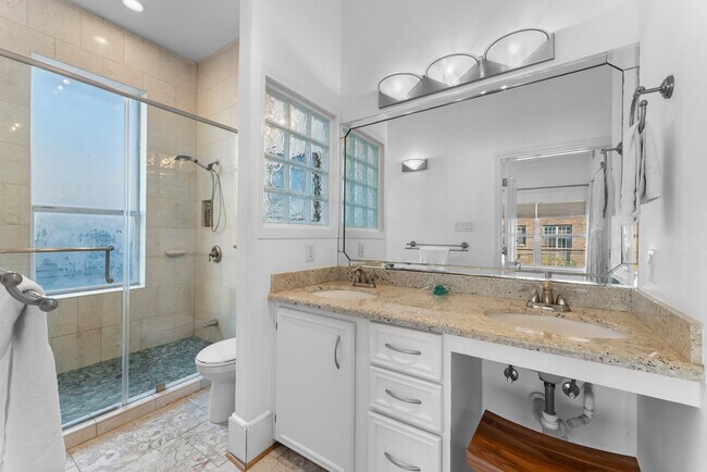 Building Photo - 315 Fairview St