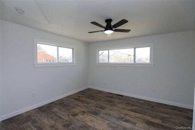 Building Photo - 111 Zandhoek Rd