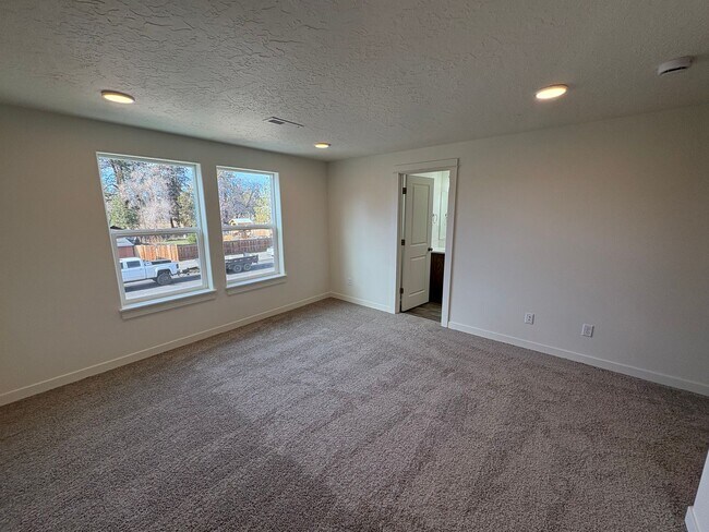 Building Photo - Brand New Stunning 3 Bed/2.5 Bath Townhouse-Old Farm District