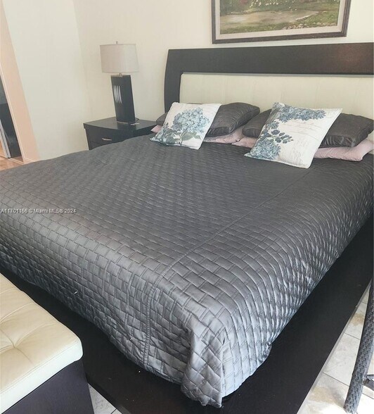 Building Photo - 18101 Collins Ave