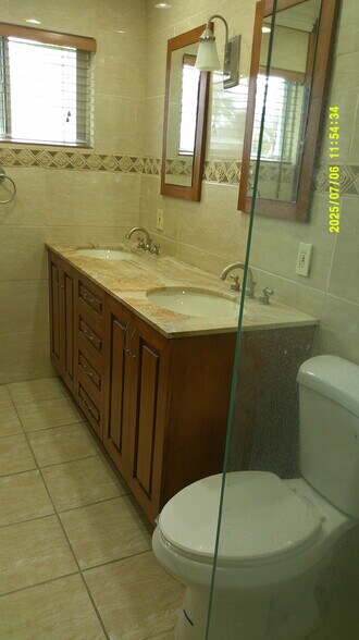 Building Photo - 215 Entrada Dr