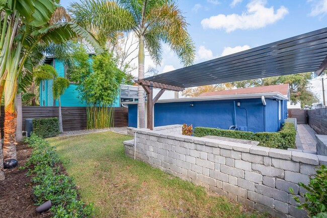 Building Photo - Charming & Deceptively Spacious 4BR Home in South Seminole Heights – Fully Renovated!