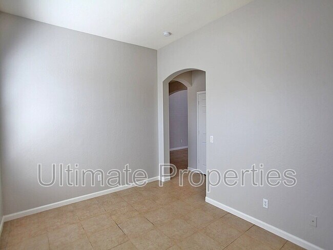 Building Photo - 8636 W Brown St