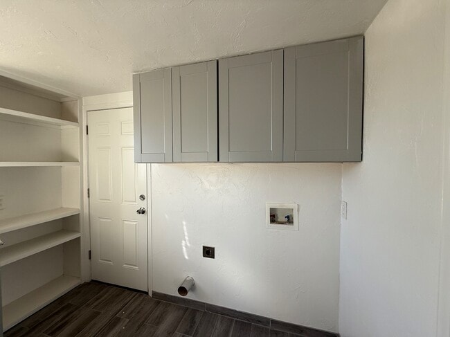 Building Photo - 4400 NE 16th Terrace