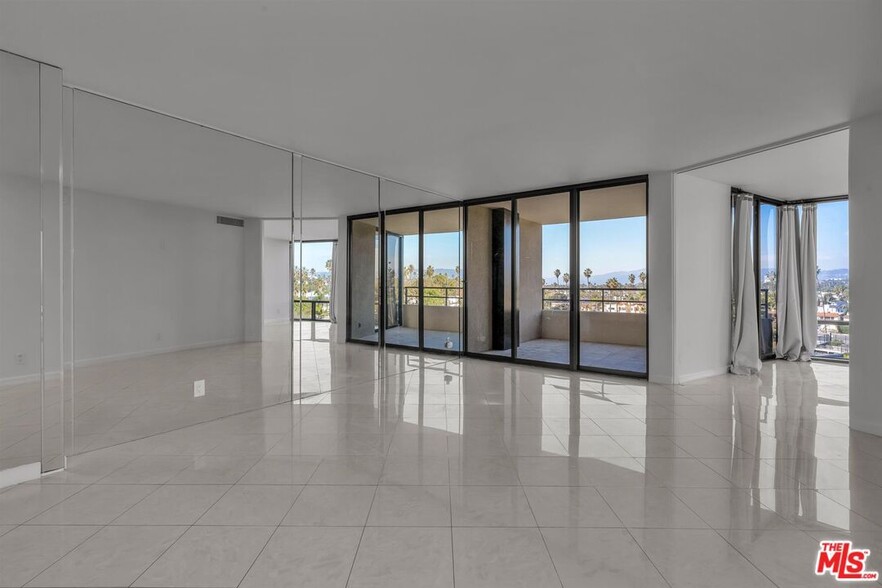 Building Photo - 4316 Marina City Dr