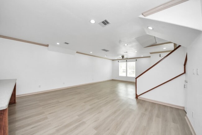 Building Photo - 5947 Southseas St
