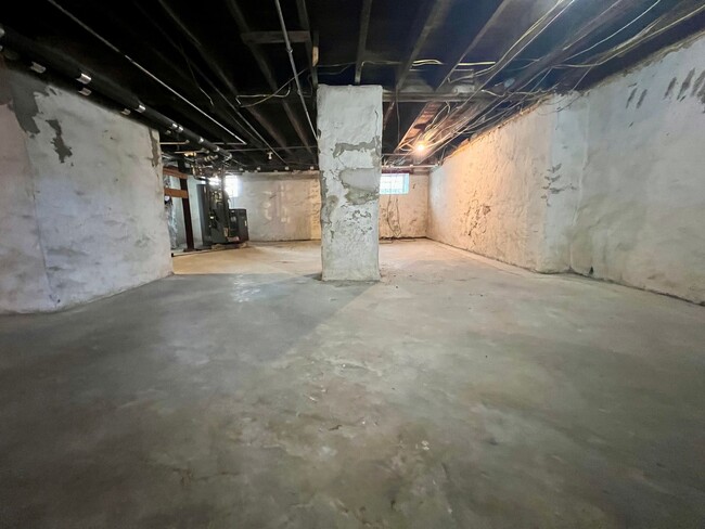 Building Photo - Gorgeous 5-Bedroom Single Family Home in Upper Darby! Available NOW!