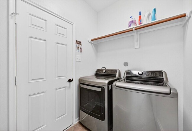 Building Photo - 15226 Olmstead Park Dr