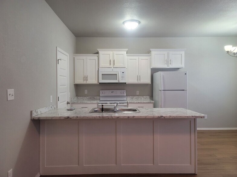 Building Photo - 2108 Ingalls Ln