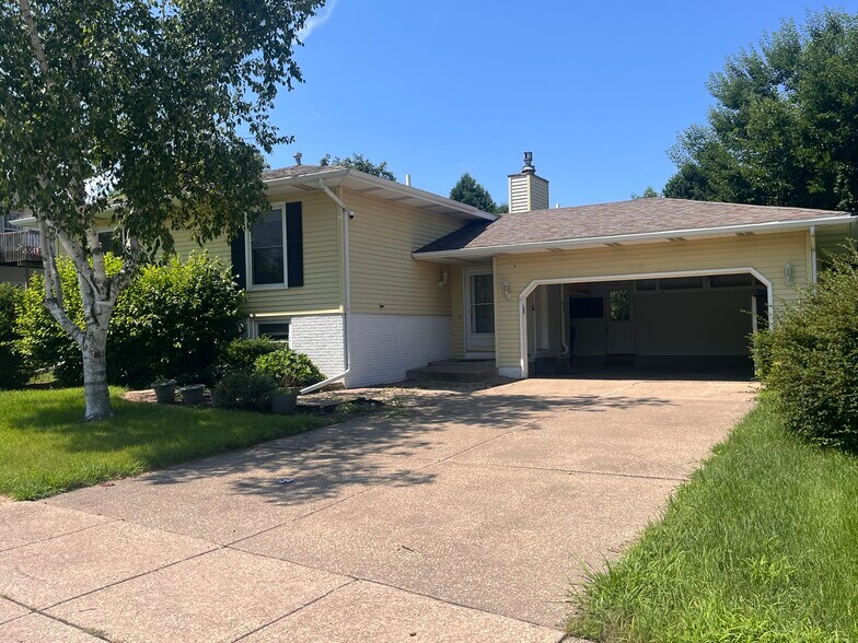 Building Photo - 3840 Wakonda Dr