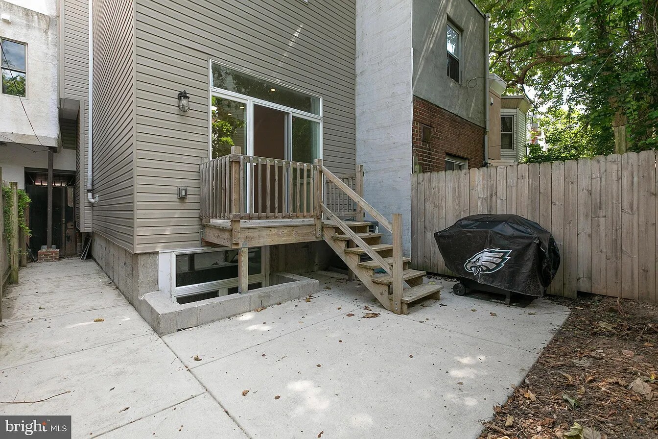 Building Photo - 1825 Ginnodo St
