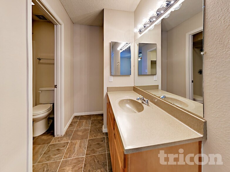 Building Photo - 6908 W Denton Ln