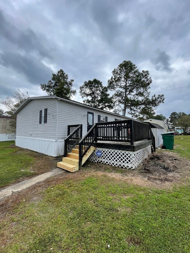 Building Photo - 332 Helen St