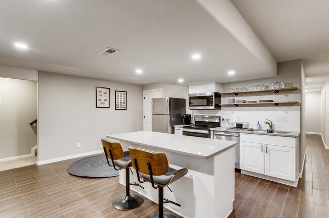 Building Photo - 6805 S Quantock Way