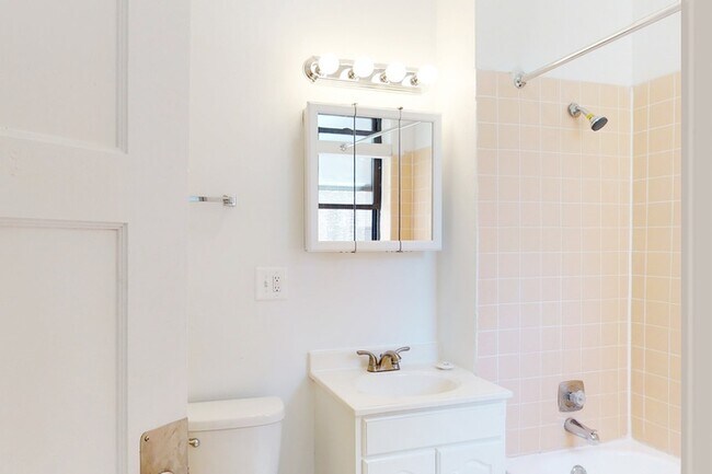 Floorplan - 5452 S. Ellis Avenue