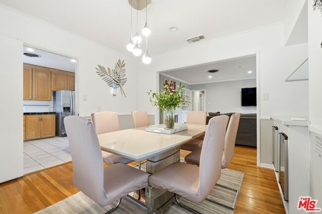 Building Photo - 15040 Hamlin St