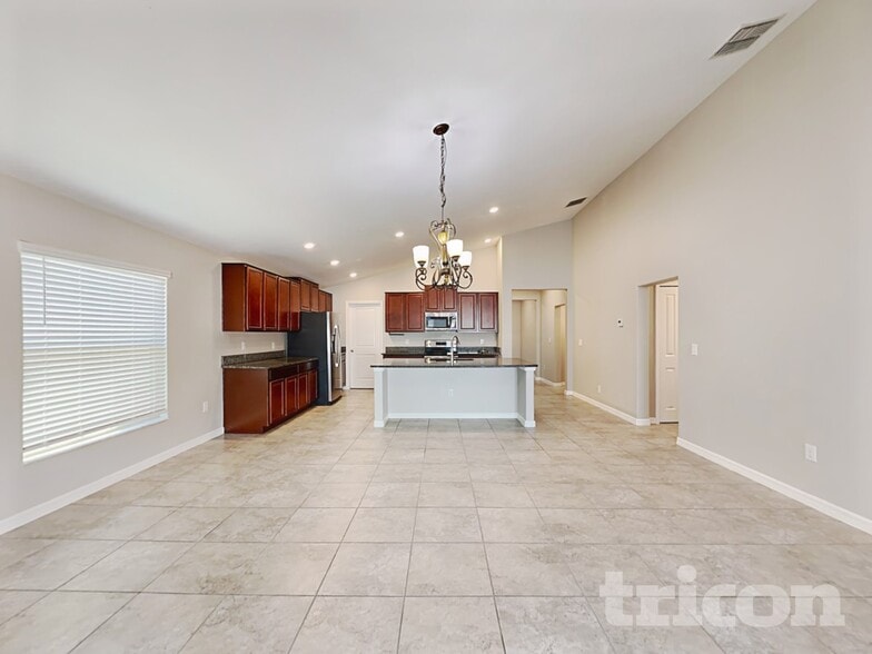 Building Photo - 9701 Sage Creek Dr