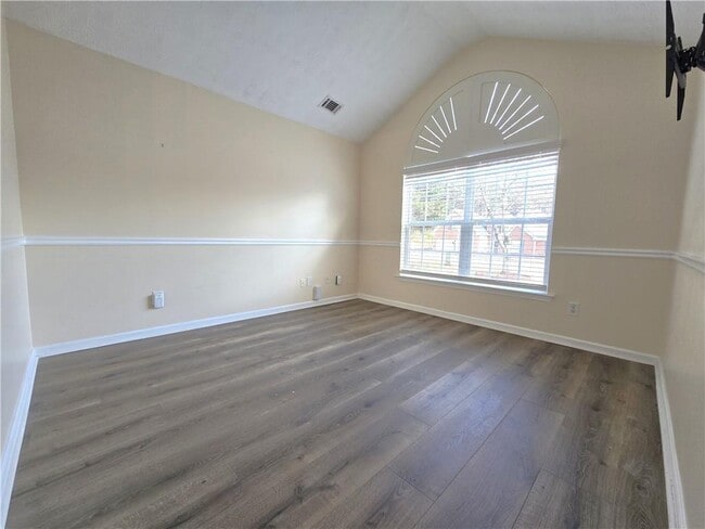 Building Photo - 4060 Crescent Walk Ln NE