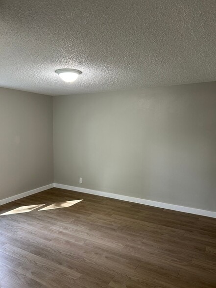 Building Photo - 1158 S Collyge Ave
