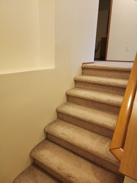 Building Photo - 2732 Hidden Springs Loop SE