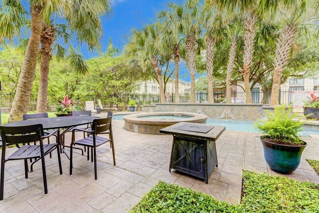 Building Photo - Exceptional 1 bed/1bath loft-style unit in...