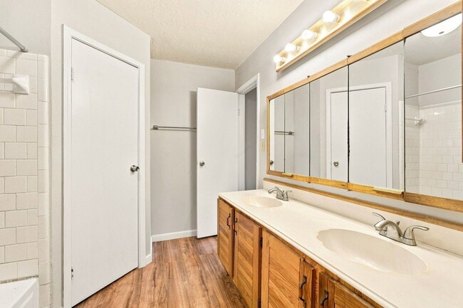 Building Photo - 7623 Kite Hill Dr